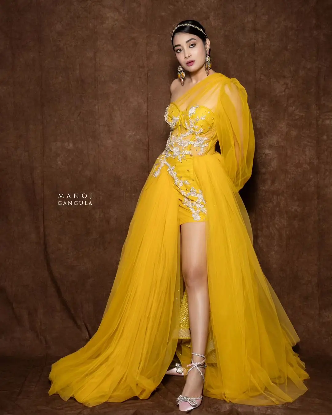 ETV Actress Bhanu Sri Long Legs Show in Yellow Gown